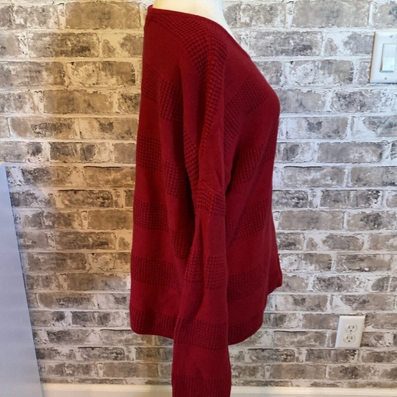 Banana Republic Factory crew neck sweater. Size L. Red patterned striped. - Picture 5 of 16